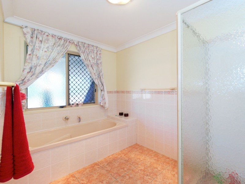 1 DELETRAZ ROAD, Wivenhoe Pocket QLD 4306