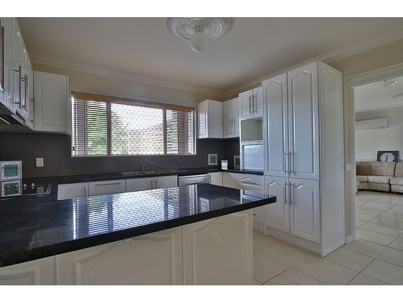 3 CORNWALL STREET, Eastern Heights QLD 4305