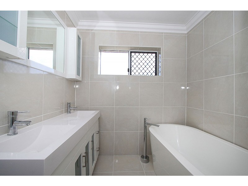 3 CORNWALL STREET, Eastern Heights QLD 4305