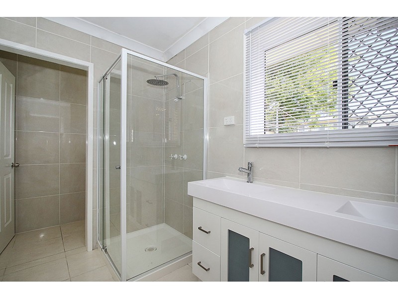 3 CORNWALL STREET, Eastern Heights QLD 4305