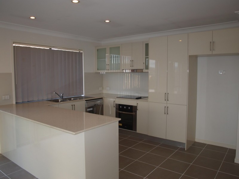 19 NOBLEWOOD CRESCENT, Fernvale QLD 4306