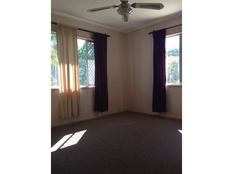 32 Selwyn St, North Booval QLD 4304