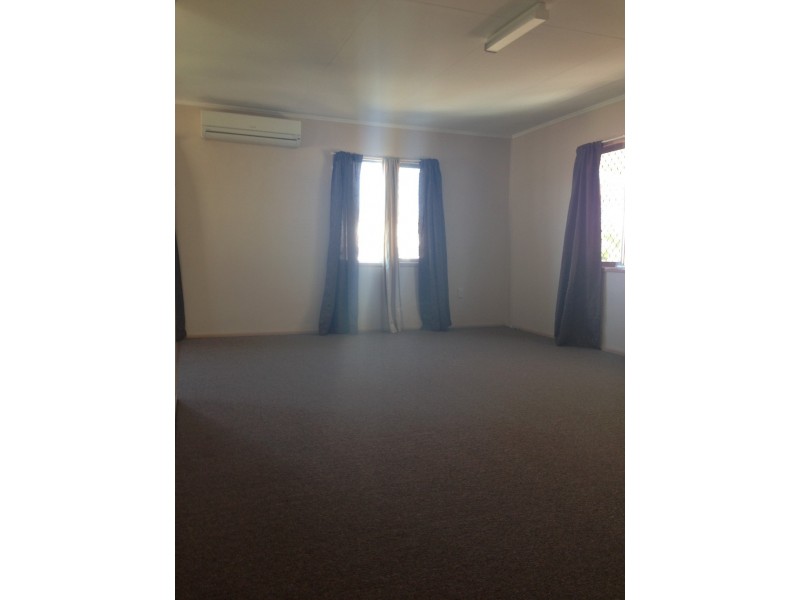 32 Selwyn St, North Booval QLD 4304