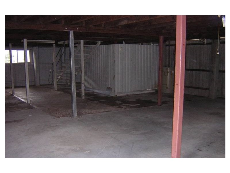 10 RACEVIEW STREET, Raceview QLD 4305