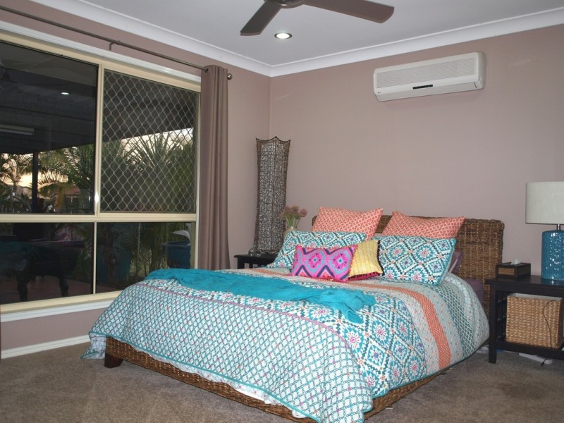 8 Crosby Cres, Raceview QLD 4305