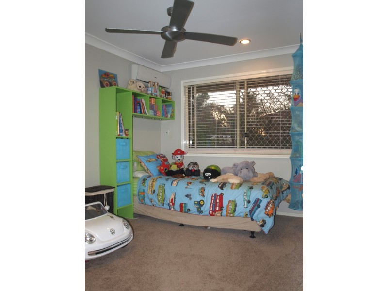 8 Crosby Cres, Raceview QLD 4305