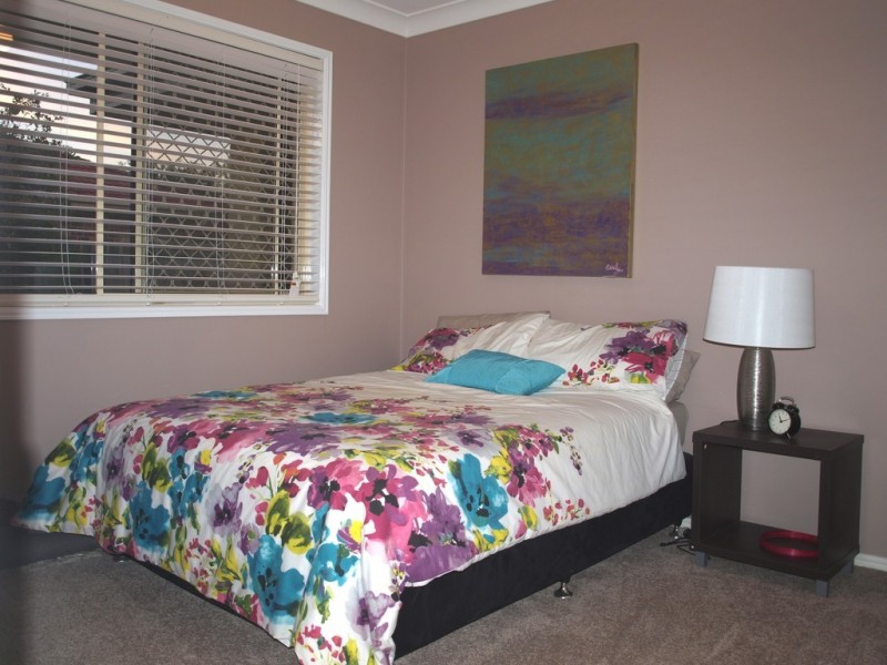 8 Crosby Cres, Raceview QLD 4305