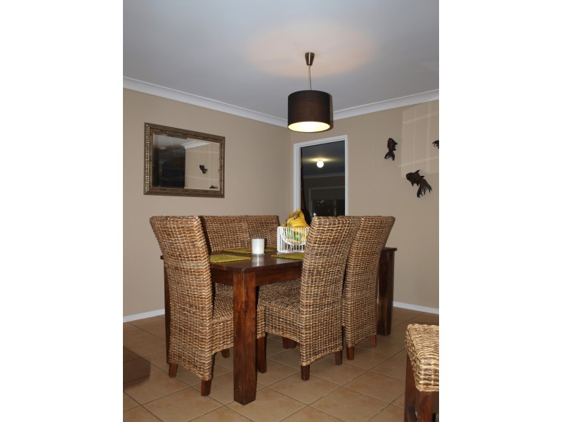 8 Crosby Cres, Raceview QLD 4305