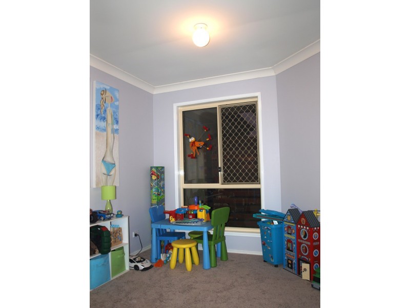 8 Crosby Cres, Raceview QLD 4305