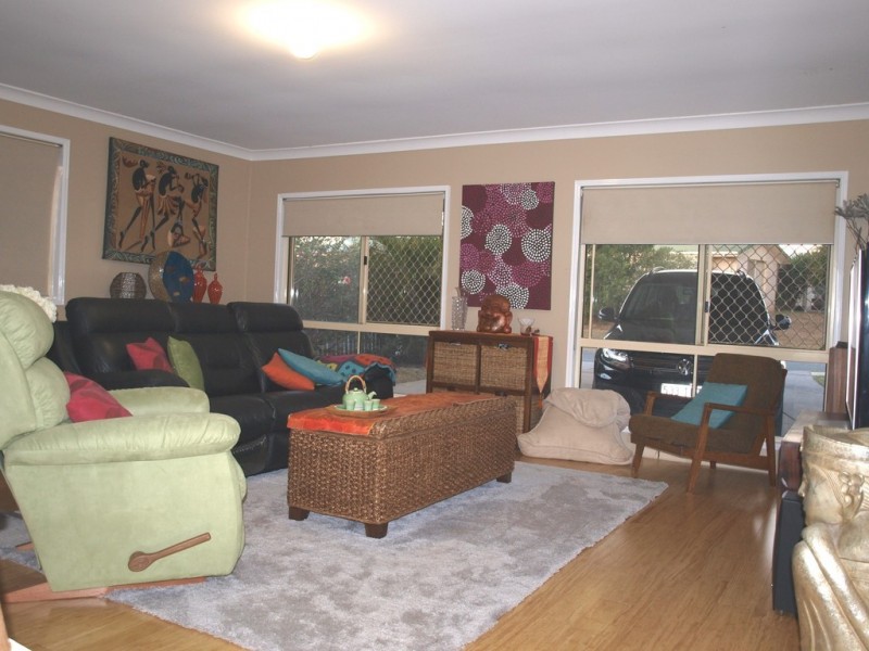 8 Crosby Cres, Raceview QLD 4305
