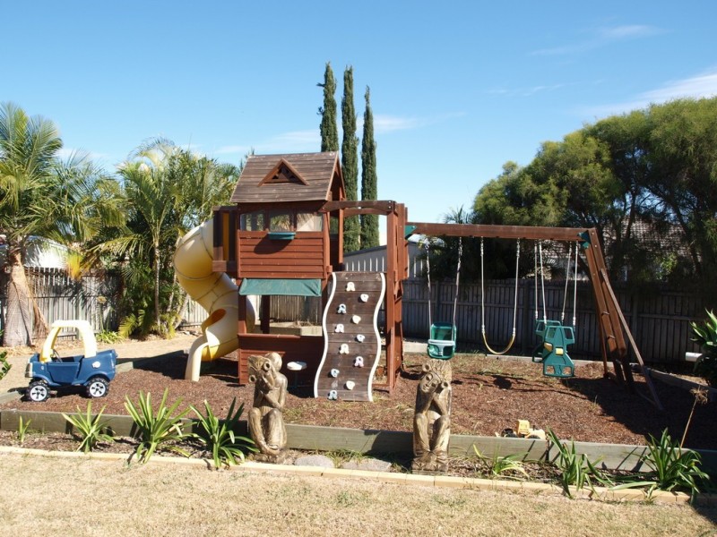 8 Crosby Cres, Raceview QLD 4305