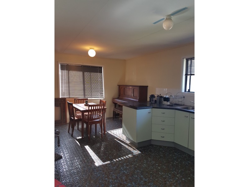 16 Gibbs Street, Riverview QLD 4303