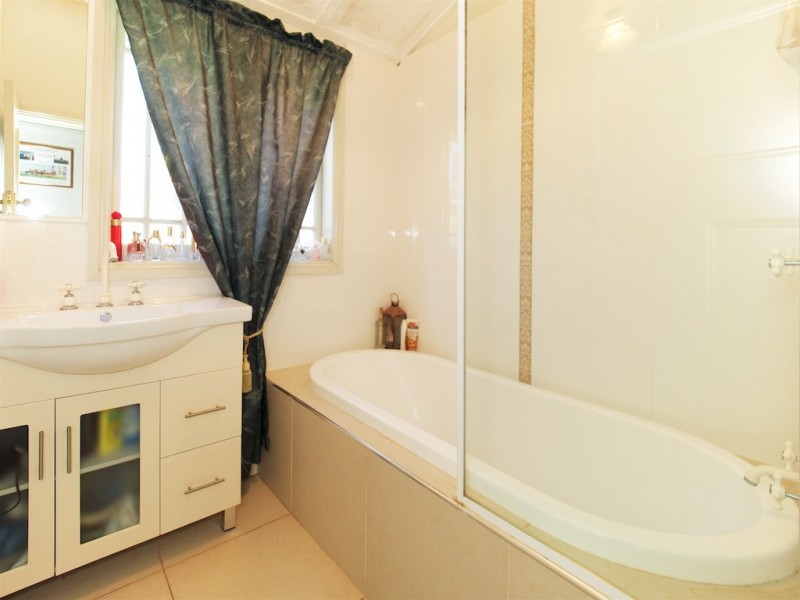 90 BRAESIDE ROAD, Bundamba QLD 4304