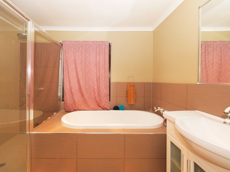 90 BRAESIDE ROAD, Bundamba QLD 4304
