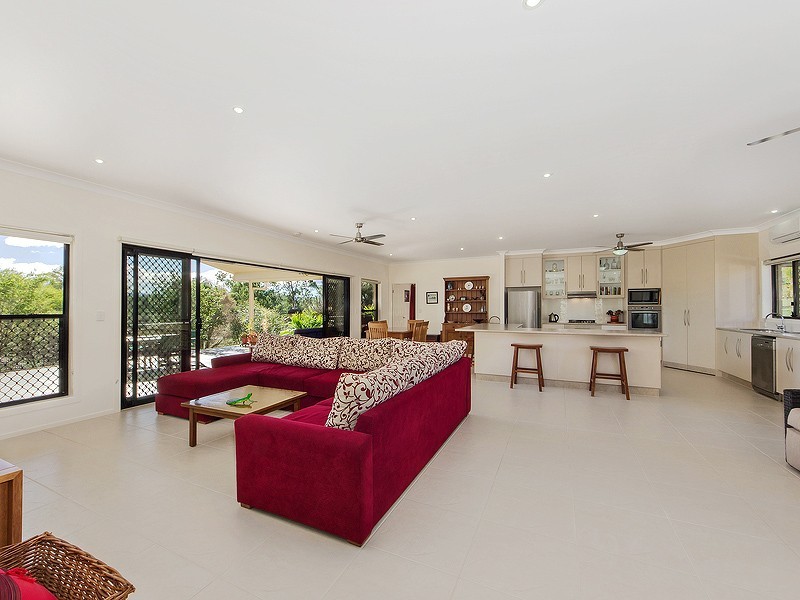 6 JANET CLOSE, Fernvale QLD 4306