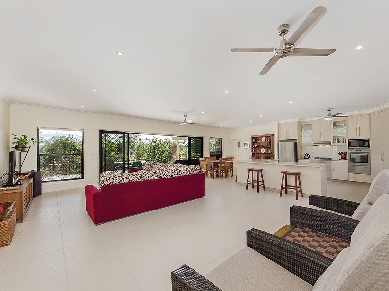 6 JANET CLOSE, Fernvale QLD 4306