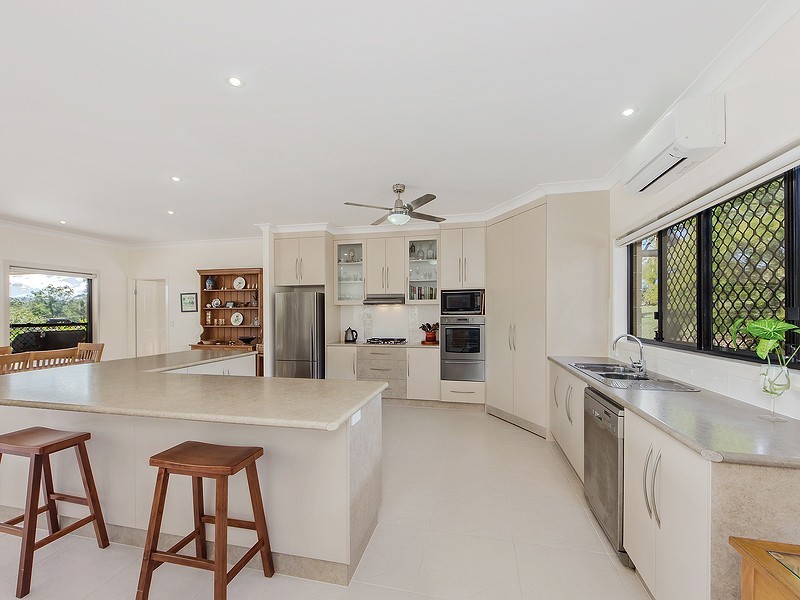 6 JANET CLOSE, Fernvale QLD 4306