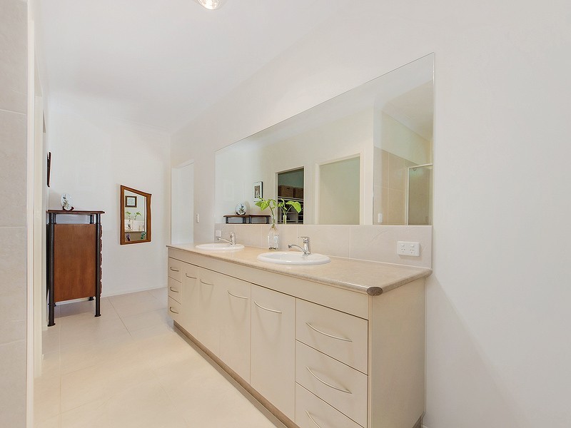 6 JANET CLOSE, Fernvale QLD 4306