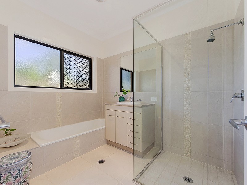 6 JANET CLOSE, Fernvale QLD 4306