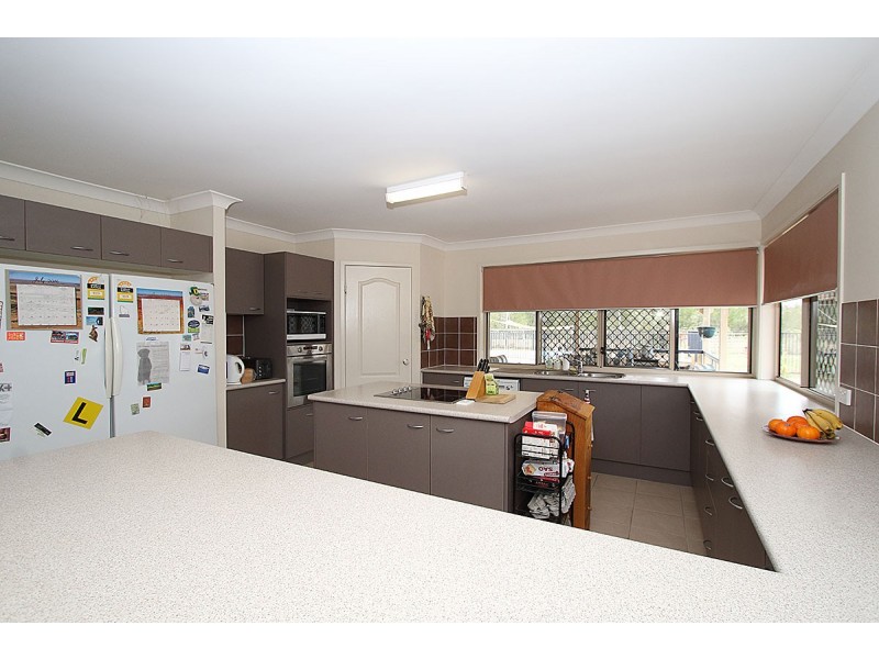 129 BAYLEY ROAD, Pine Mountain QLD 4306