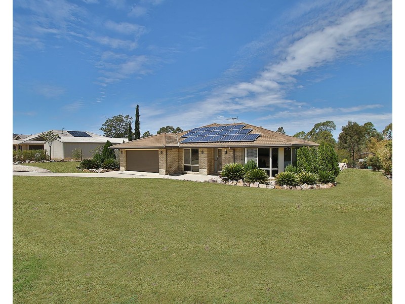 24 Pat Slattery Place, Lowood QLD 4311