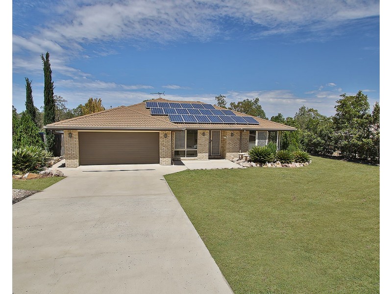 24 Pat Slattery Place, Lowood QLD 4311