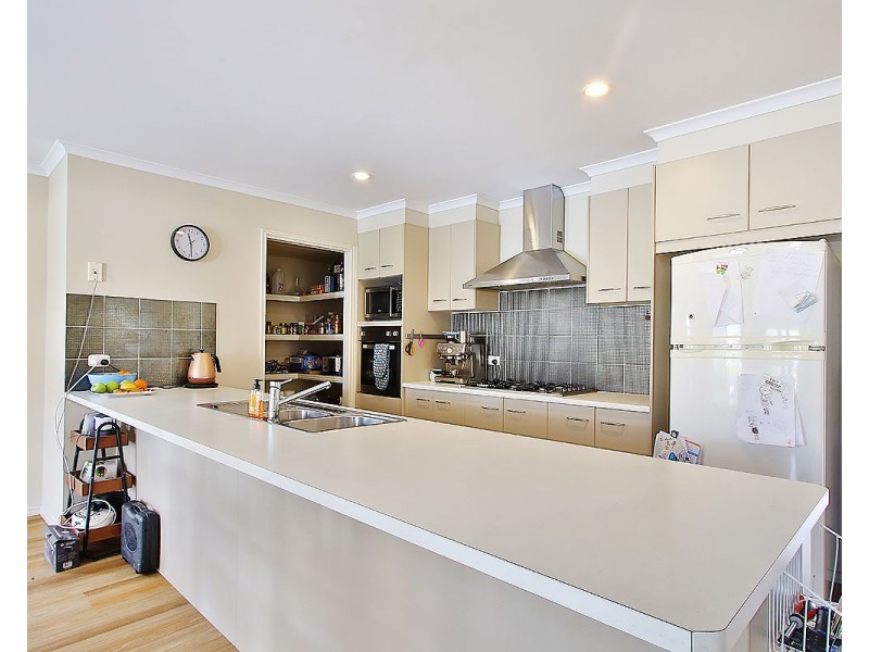 24 Pat Slattery Place, Lowood QLD 4311