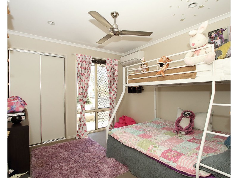 24 Pat Slattery Place, Lowood QLD 4311
