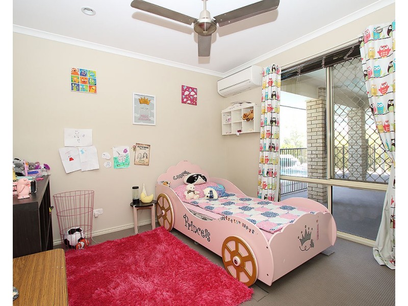 24 Pat Slattery Place, Lowood QLD 4311