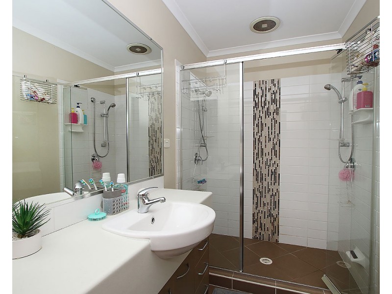 24 Pat Slattery Place, Lowood QLD 4311