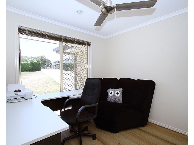24 Pat Slattery Place, Lowood QLD 4311