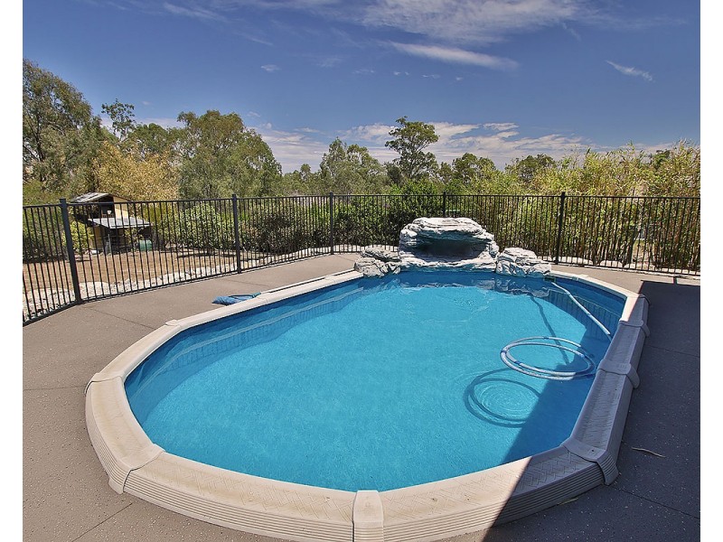 24 Pat Slattery Place, Lowood QLD 4311