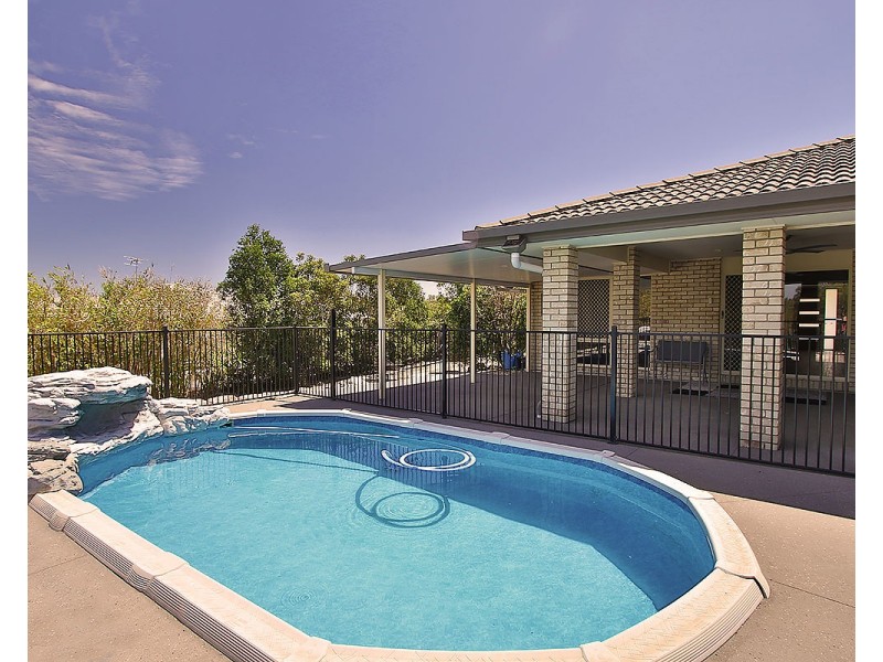 24 Pat Slattery Place, Lowood QLD 4311