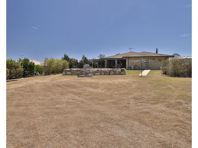 24 Pat Slattery Place, Lowood QLD 4311