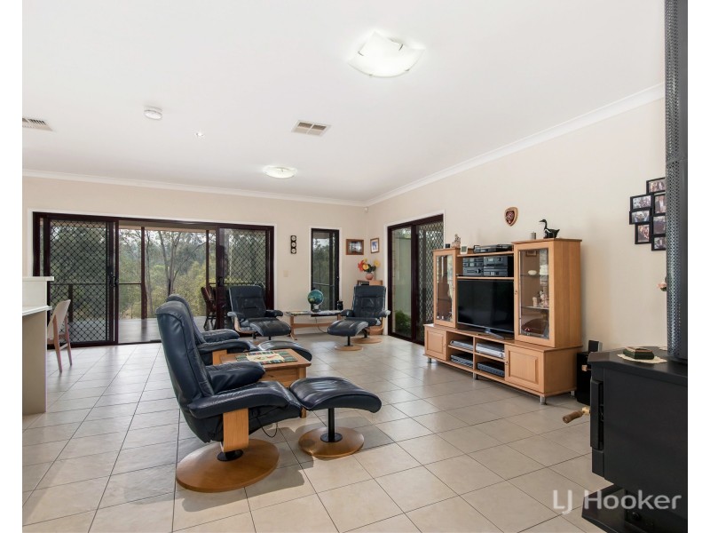 41 Hornbuckles Road West, Grandchester QLD 4340