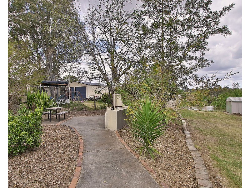 113 Riverside Avenue, Barellan Point QLD 4306