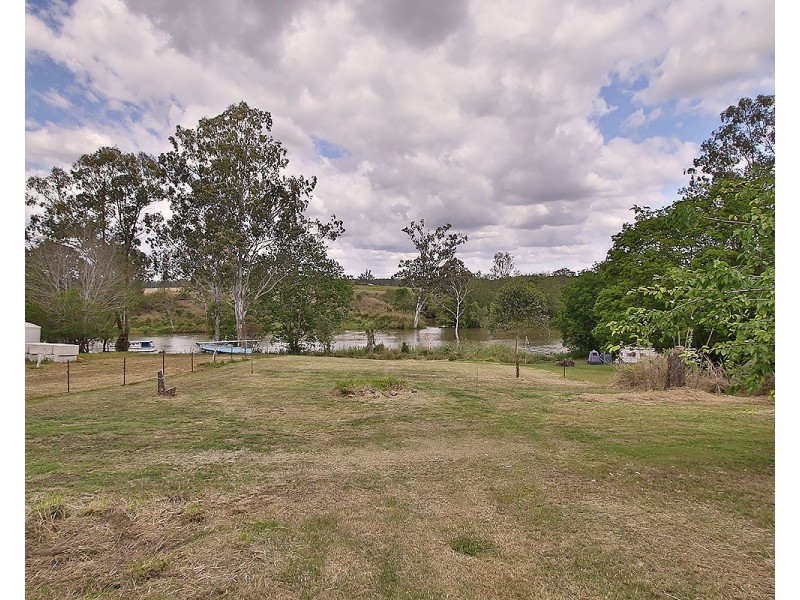 113 Riverside Avenue, Barellan Point QLD 4306