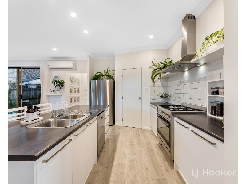 16 Splendid Drive, South Ripley QLD 4306