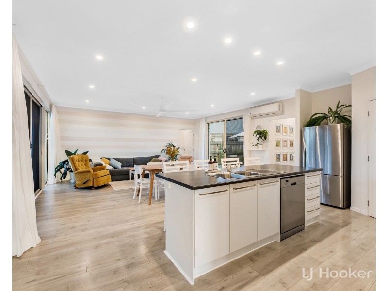 16 Splendid Drive, South Ripley QLD 4306