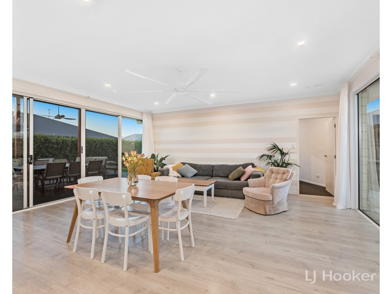 16 Splendid Drive, South Ripley QLD 4306