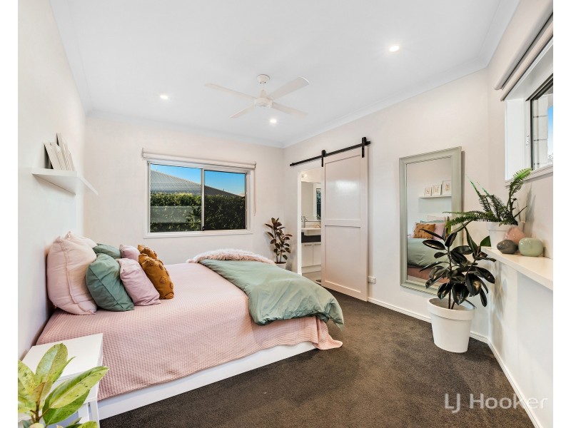 16 Splendid Drive, South Ripley QLD 4306