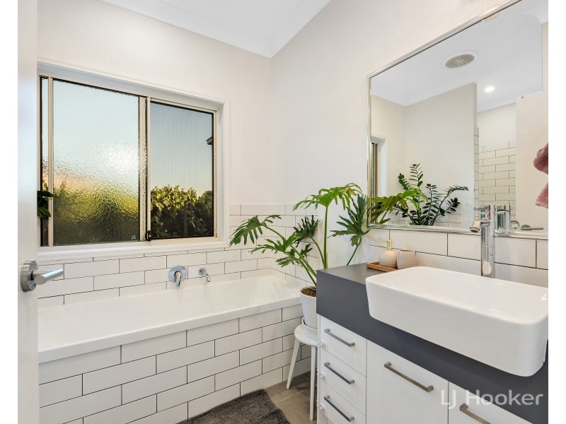 16 Splendid Drive, South Ripley QLD 4306