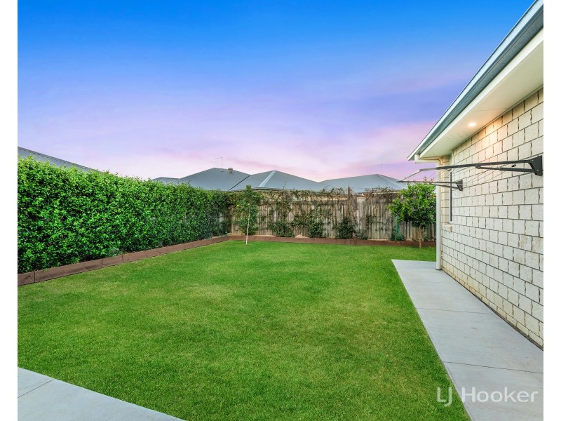 16 Splendid Drive, South Ripley QLD 4306