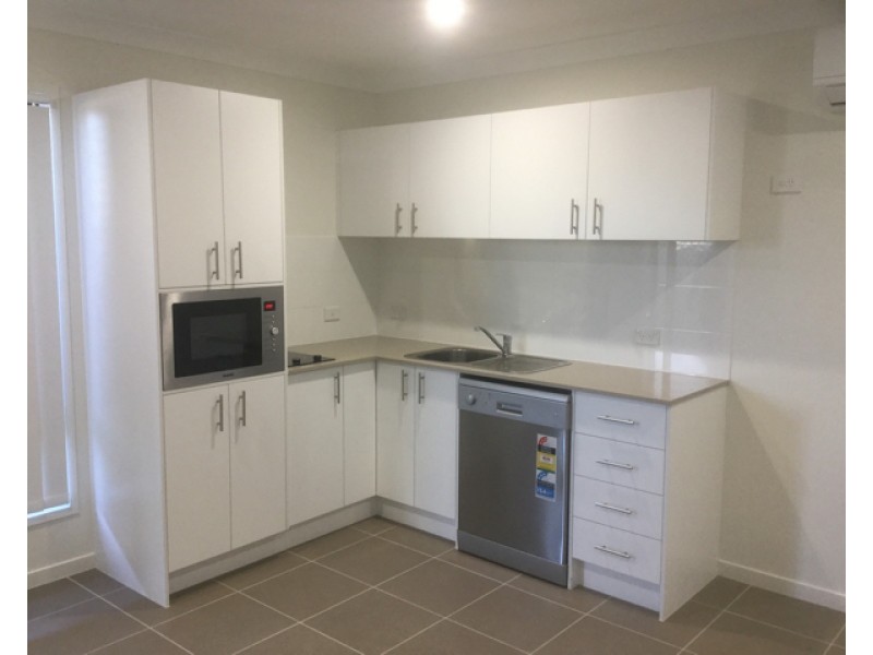 2/42 Br Ted Magee Drive, Collingwood Park QLD 4301