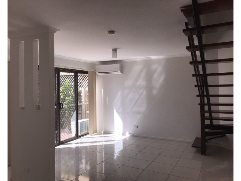 1/60 Railway Street, Booval QLD 4304