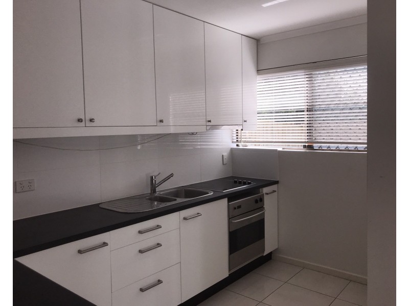1/60 Railway Street, Booval QLD 4304