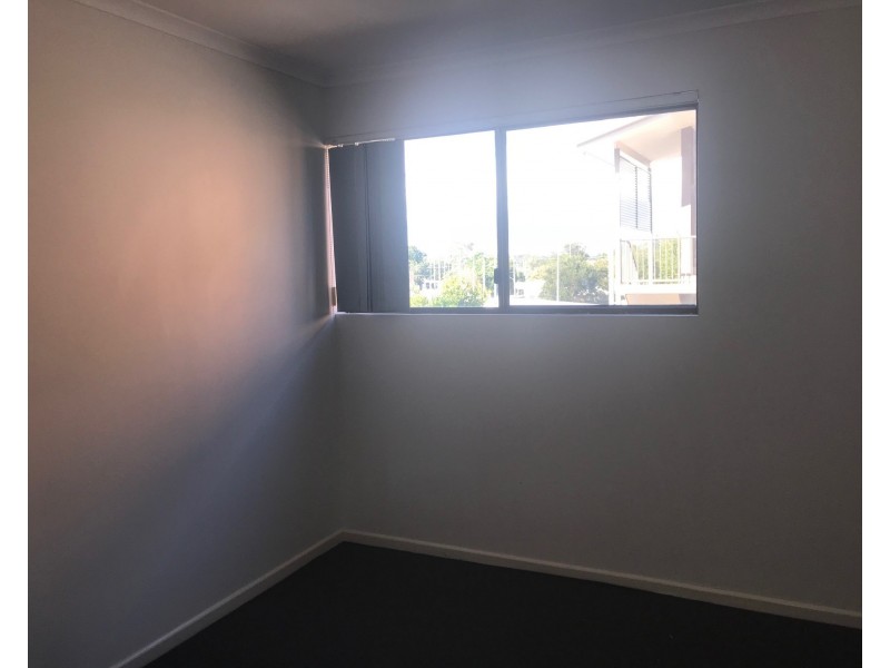 1/60 Railway Street, Booval QLD 4304