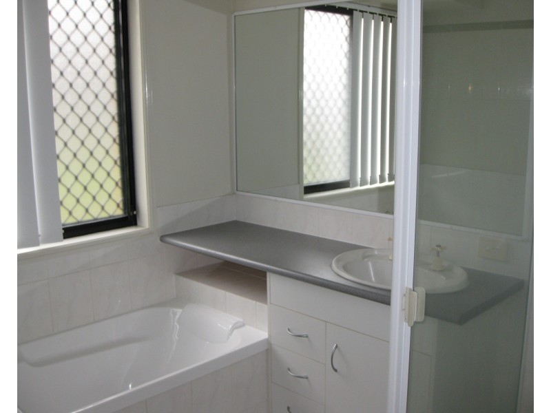 22 Kathleen Place, Yamanto QLD 4305