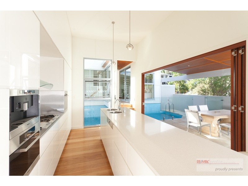 13 Brydon St, Highgate Hill QLD 4101