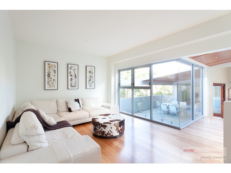 13 Brydon St, Highgate Hill QLD 4101